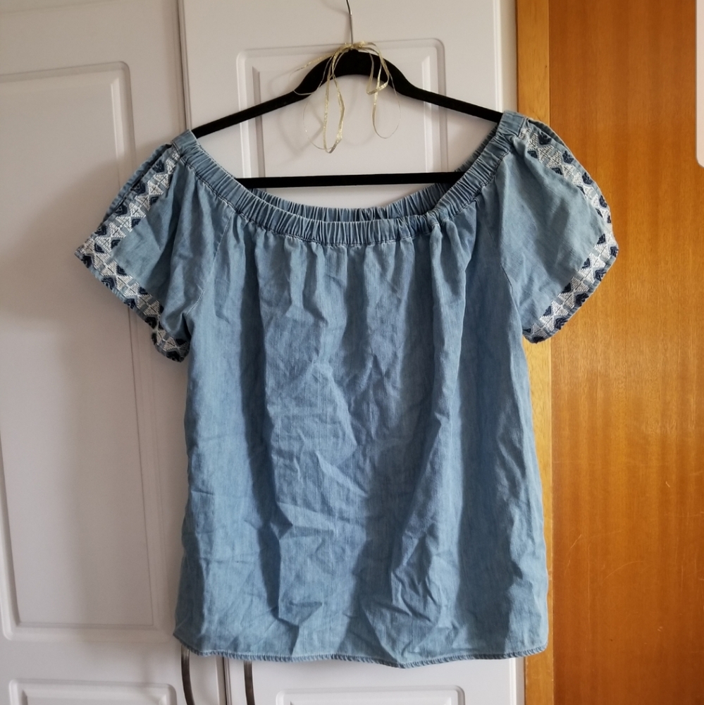 🍁🌺Vince Camuto off shoulder denim top with open sleeve detailing - Picture 3 of 10